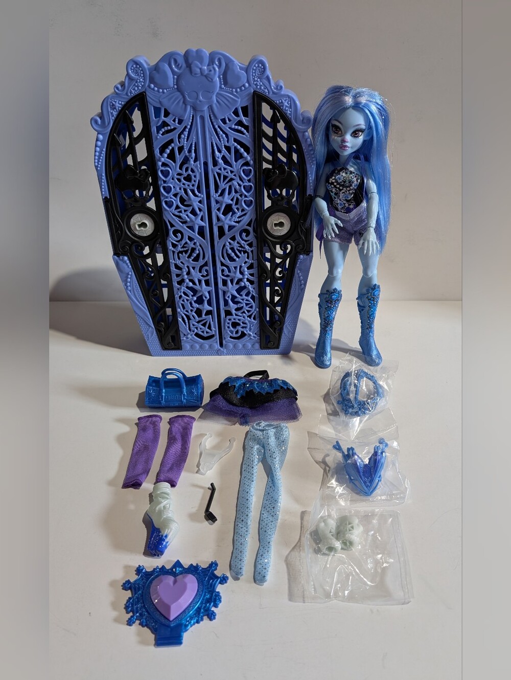 Monster High Abbey Bominable Skultimate Secrets Doll Playset